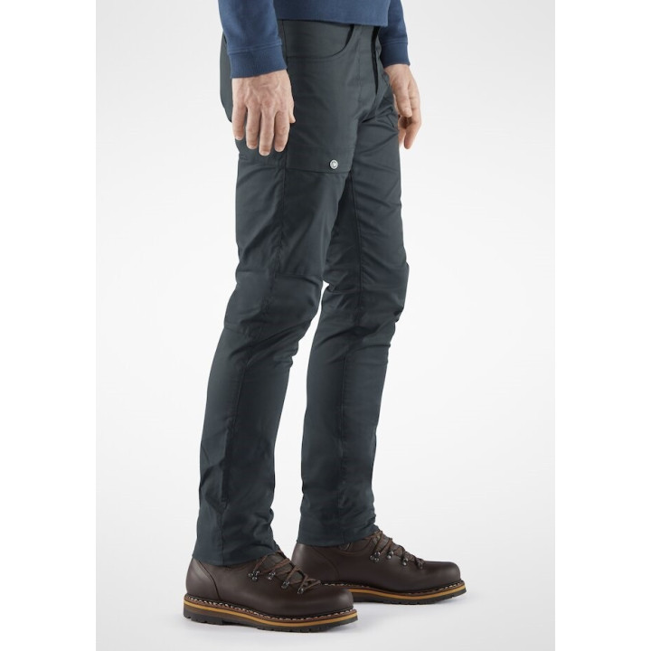 Spodnie FJALLRAVEN Vardag Lite Trousers Men dark grey